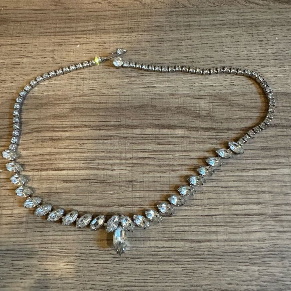 Vintage Weiss Rhinestone Teardrop Choker Necklace Costume Jewelry